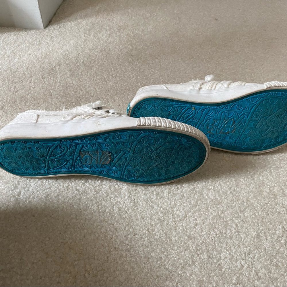 Size 6.5 Blowfish white shoes - Picture 5 of 5